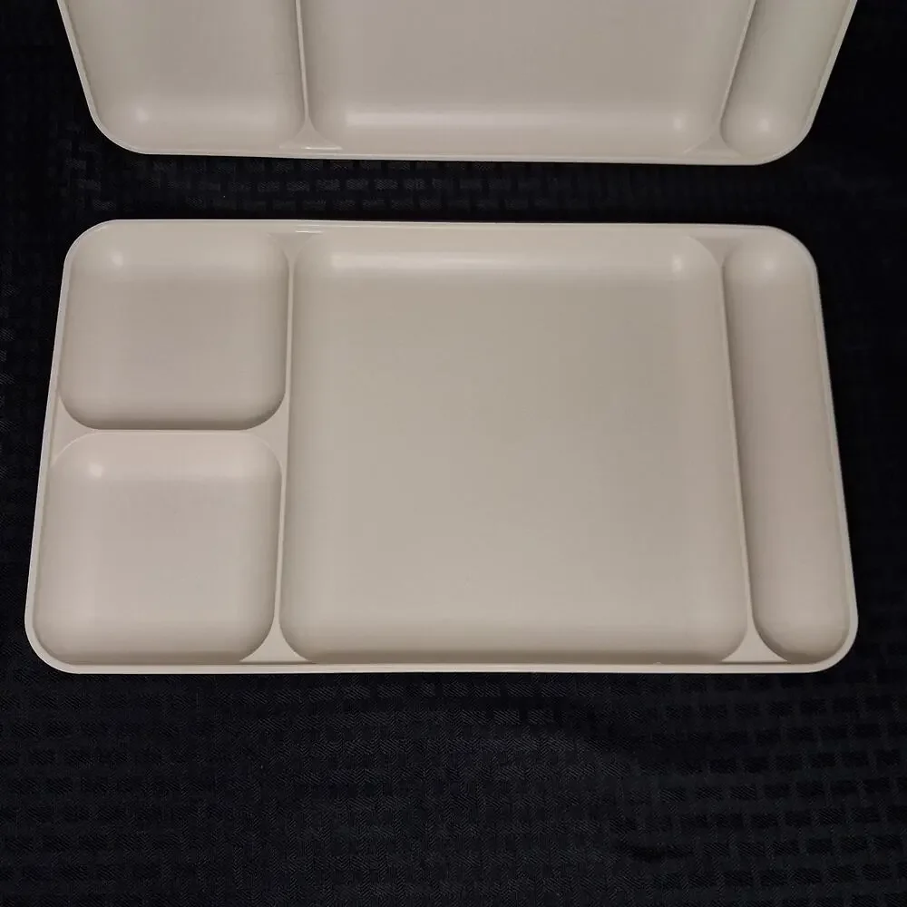 Tupperware 1535 Divided Cafeteria Style 15 x 9 Dining Camping Set 2 Beige/Cream